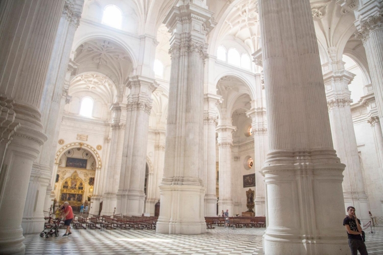 Granada: Cathedral and Madrasah Guided Walking Tour Tour in Spanish