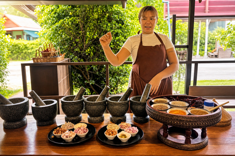 Chiang Mai: Thai Cooking Class with Market Tour & Farm Visit