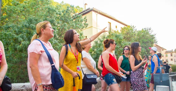 Granada: Albaicín and Sacromonte Guided Walking Tour