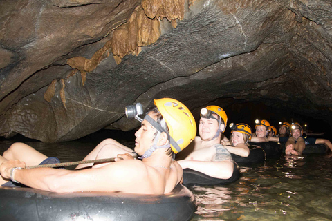 Vang Vieng : Kayak et spéléologie avec tyrolienne/lagon bleuVisite de la grotte de Tham Nam avec Blue Lagoon 1 et tyrolienne