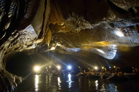 Vang Vieng: kajakken en grotbuizen met tokkelbaan/Blue LagoonTham Nam Cave Tour met tokkelbaan