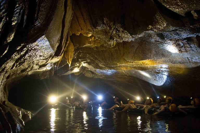 Vang Vieng: spływy kajakowe i dętki jaskiniowe z tyrolką/Blue LagoonWycieczka do jaskini Tham Nam z tyrolką