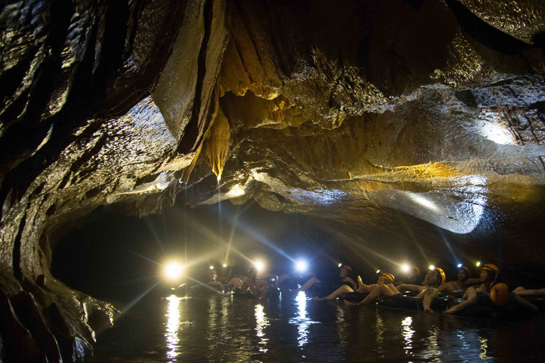 Vang Vieng : Kayak et spéléologie avec tyrolienne/lagon bleuVisite de la grotte de Tham Nam avec Zipline