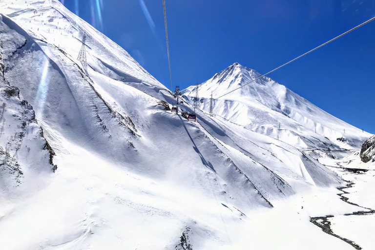 Sabaduri - Gudauri - Ananuri La mejor excursión de un día en familia en inviernoDesde Tiflis Excursión privada de un día a Sabaduri, Ananuri y Gudauri