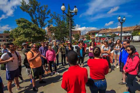 From Medellin: Guatapé Full-Day Tour with Piedra del Peñol