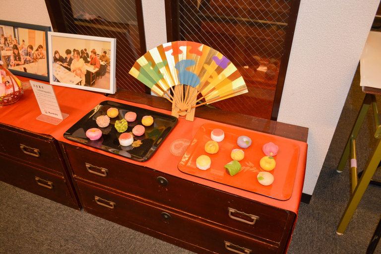 Kanazawa: Traditional Wagashi Making near Higashi Chaya