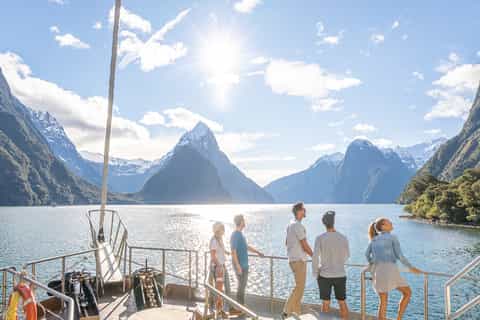 Milford Sound Coach & Nature Cruise Day Trip from Queenstown