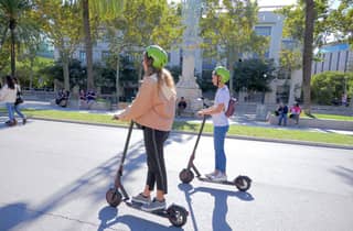 Barcelona: Gaudi Highlights Geführte Tour mit dem Elektro-Roller