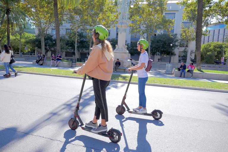 Barcelona: recorrido en scooter eléctricoTour privado de 3 horas en scooter eléctrico