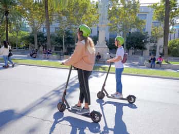 Barcelona: Guidet tur med elscooter til Gaudis høydepunkter