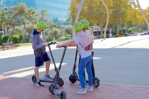 Barcelona: Electric Scooter TourPrywatna 2-godzinna wycieczka skuterem elektrycznym