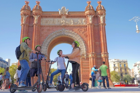 Barcelona: Electric Scooter TourPrywatna 3-godzinna wycieczka skuterem elektrycznym
