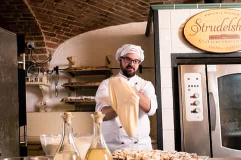 Vienna: Strudel Show with Tasting at Schönbrunn Palace