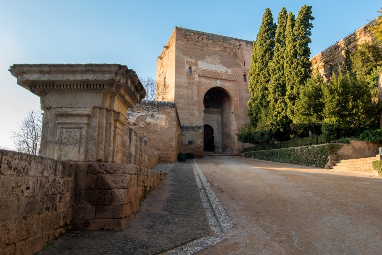 Grenade : visite guidée de l’Alhambra, jardins du GénéralifeVisite le matin de l’Alhambra et du Généralife