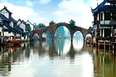 Shanghai: Zhujiajiao Water Town Tour with Boat Ride