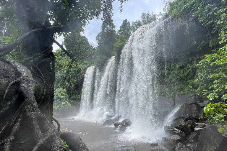 Explora Banteay Srei y la Cascada de Kulen desde Siem ReapExplora en grupo reducido Banteay Srei y la Cascada de Kulen