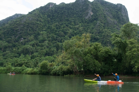 Vang Vieng : Kayak et spéléologie avec tyrolienne/lagon bleuVisite de la grotte de Tham Nam avec Blue Lagoon 1 et tyrolienne