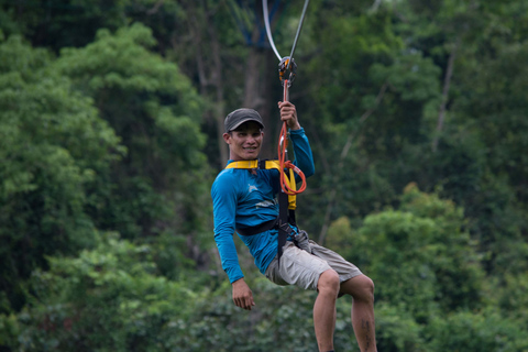 Vang Vieng : Kayak et spéléologie avec tyrolienne/lagon bleuVisite de la grotte de Tham Nam avec Zipline