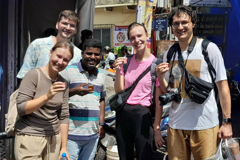 Mumbai : visite guidée du bidonville de Dharavi avec un guide localEn privé : Promenade guidée dans le bidonville de Dharavi avec un guide local