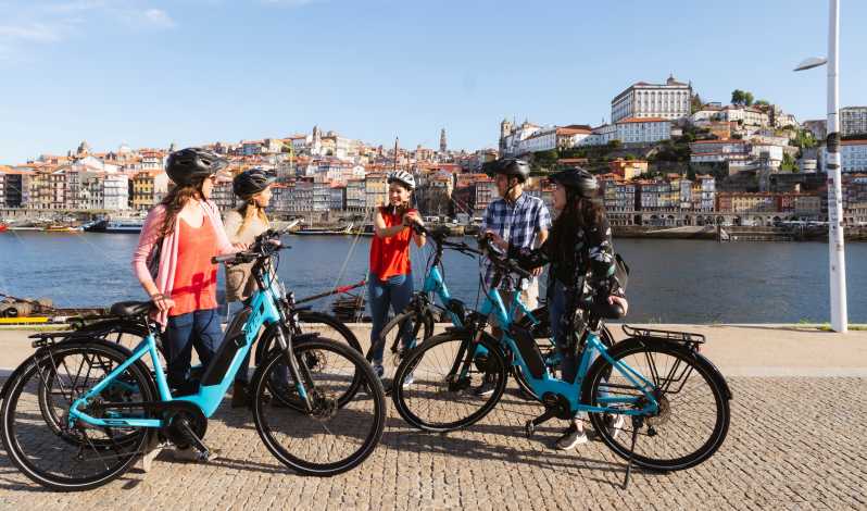 Oporto: Visita guiada de 3 horas en bicicleta por el casco antiguo y la ribera
