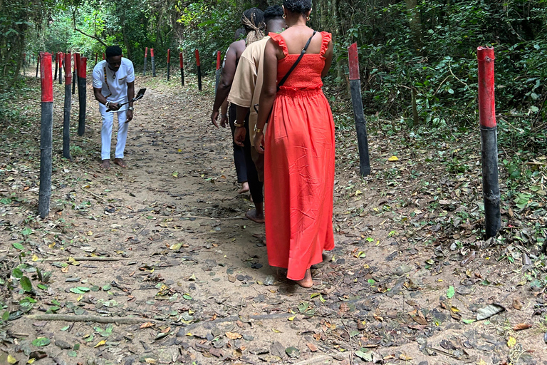 Assin Manso Ancestral Slave River Park och capecoast slott