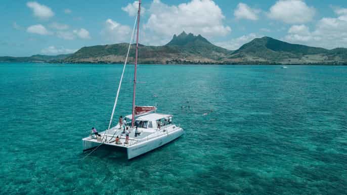 trou deau douce catamaran cruise to lle aux cerfs