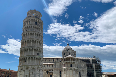 De La Spezia: Excursão de ida e volta ao cruzeiro de PisaOpção clássica: Traslado e caminhada com um morador local em Pisa