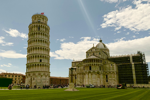 Desde La Spezia: excursión en tierra de ida y vuelta al crucero de PisaTraslado y recorrido a pie por la ciudad de Pisa