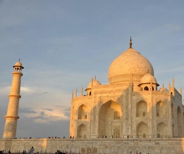New Delhi:Taj Mahal, Agra Fort & Baby Taj Tour with Transfer