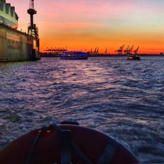 Hamburg: Private Harbor Tour by Boat