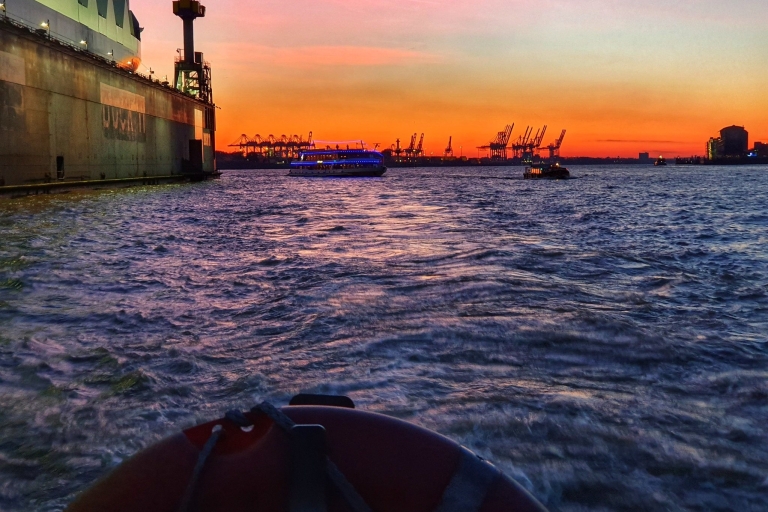 Hamburg: Private Hafenrundfahrt per BootPrivate Hafenrundfahrt per Boot – 1,5 bis 2 Stunden