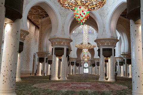 从迪拜出发：全天城市游，包括谢赫扎耶德大清真寺和卡斯尔阿尔瓦坦。从迪拜出发阿布扎比古迹和 Qasr Al Watan 之旅