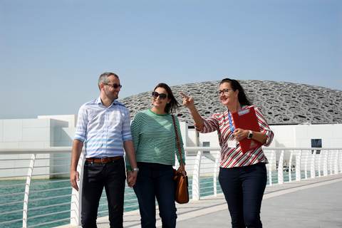 从迪拜出发：全天城市游，包括谢赫扎耶德大清真寺和卡斯尔阿尔瓦坦。从迪拜出发阿布扎比古迹和 Qasr Al Watan 之旅