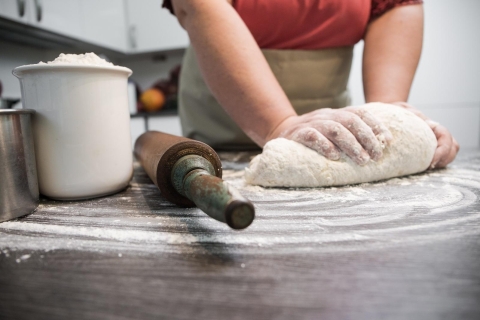 Naples : atelier de confection de pizza premium dans une pizzeria
