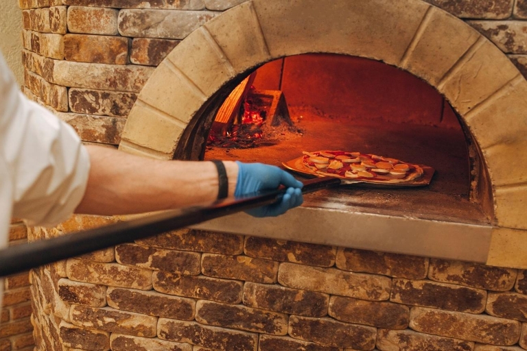 Napels: eersteklas pizza maken in een pizzeriaNapels: premium pizza maken in een pizzeria