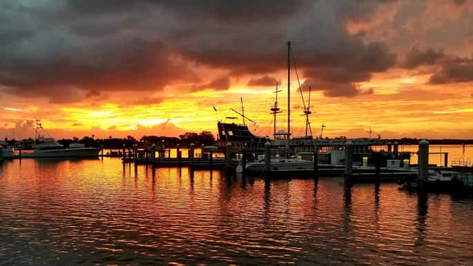 st. augustine the black raven rum runners pirate show (21+)