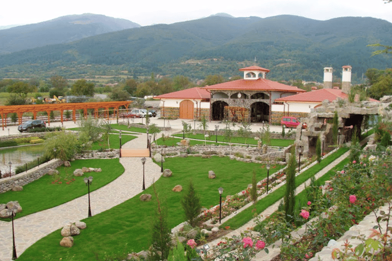 Von Sofia: Rose Valley Tour & UNESCO Site Kazanlak