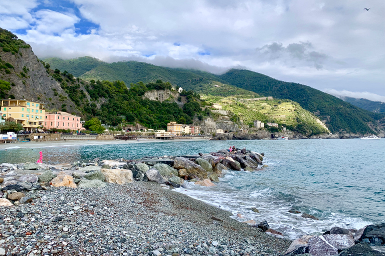 From Florence: Private Roundtrip Transfer to Cinque Terre