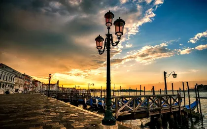 Venedig: Gondel & Dogenpalast