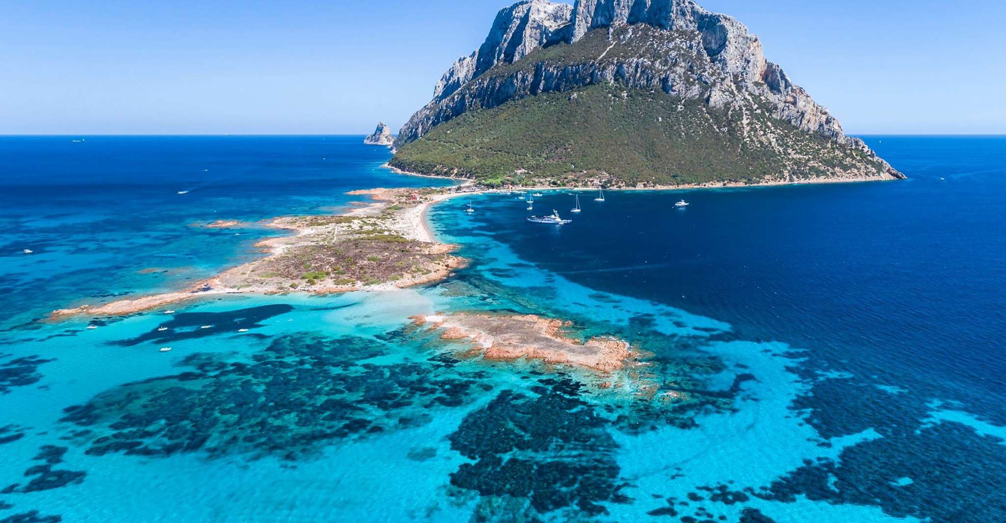 Sardegna, Tavolara Tour en barco con Snorkeling - Hizvo