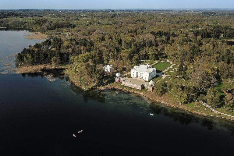 Tour guiado en canoa por la isla del castillo en Trakai