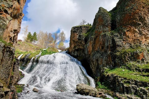 From Yerevan: Khor Virap, Kechut, Jermuk, and Noravank Tour