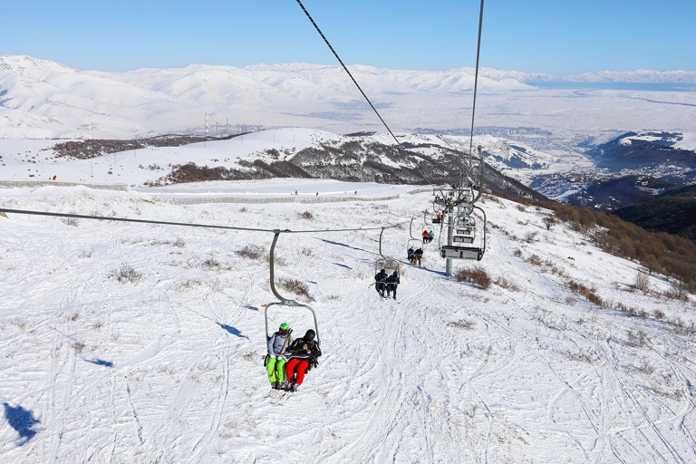 Van Yerevan: Ski Day in Tsaghkadzor en Lake Sevan