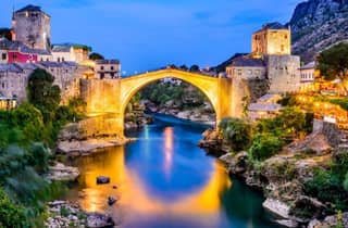 Da Dubrovnik: Escursione di un giorno a Mostar e alle cascate di Kravica