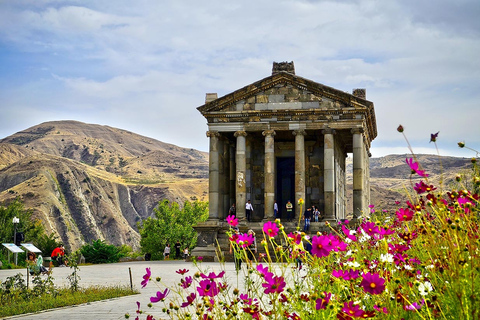 Descubra el monasterio Geghard y el templo Garni, viaje de medio díaOpción estándar