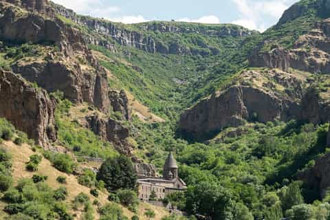 Discover Geghard Monastery and Garni temple, half-day trip