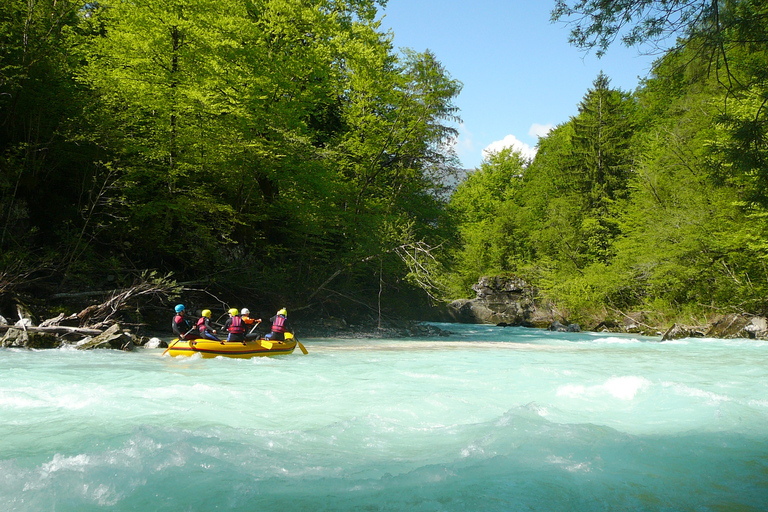 Floden Soča: Familjens raftingäventyr, med fotonFloden Soča: Äventyr med familjen på forsränning