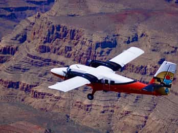 Ab Las Vegas: Flugzeug-Tour über den Grand Canyon West Rim Ab Las Vegas: Flugzeug-Tour über den Grand Canyon West Rim