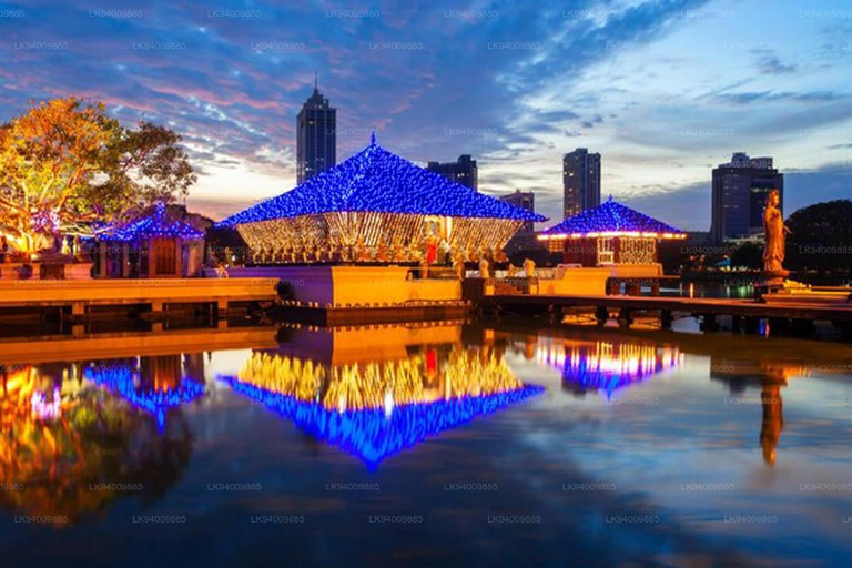 Colombo: Tuk-Tuk Night Tour with Food Tasting & Pickup