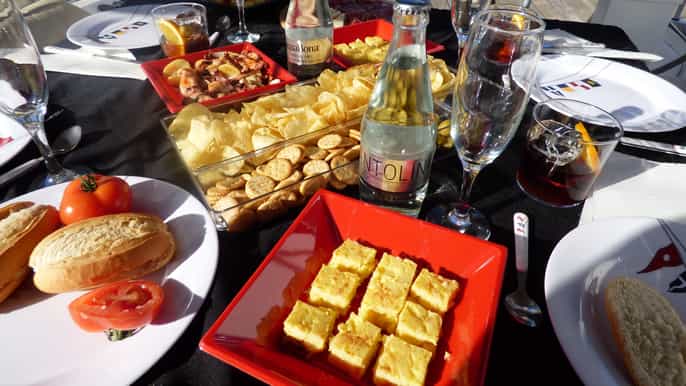 barcelona sail boat leisure cruise with tapas